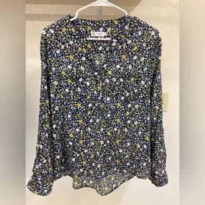 Carve Designs Travel floral print 100% Cotton shirt. Size S